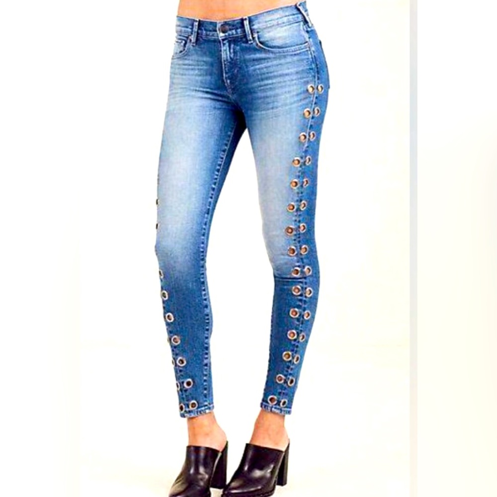 TRUE RELIGION HALLE MID RISE SUPER SKINNY WITH METAL GROMMETS